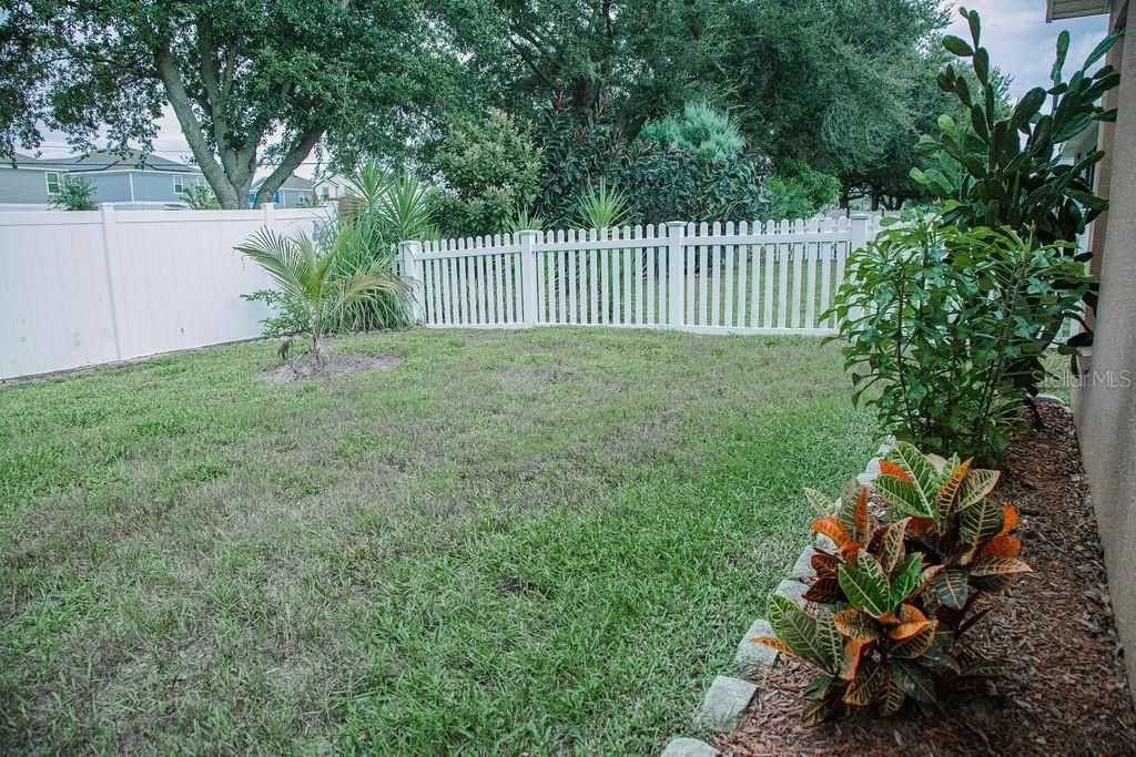 For Sale: $229,900 (2 beds, 2 baths, 1321 Square Feet)