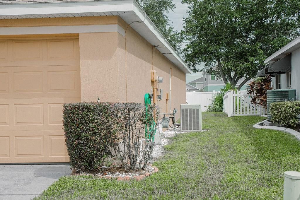 For Sale: $229,900 (2 beds, 2 baths, 1321 Square Feet)