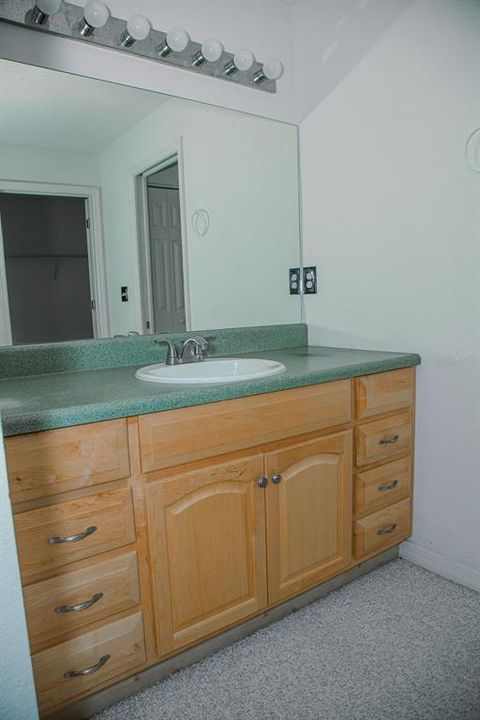 For Sale: $229,900 (2 beds, 2 baths, 1321 Square Feet)