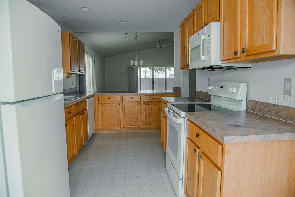 For Sale: $229,900 (2 beds, 2 baths, 1321 Square Feet)