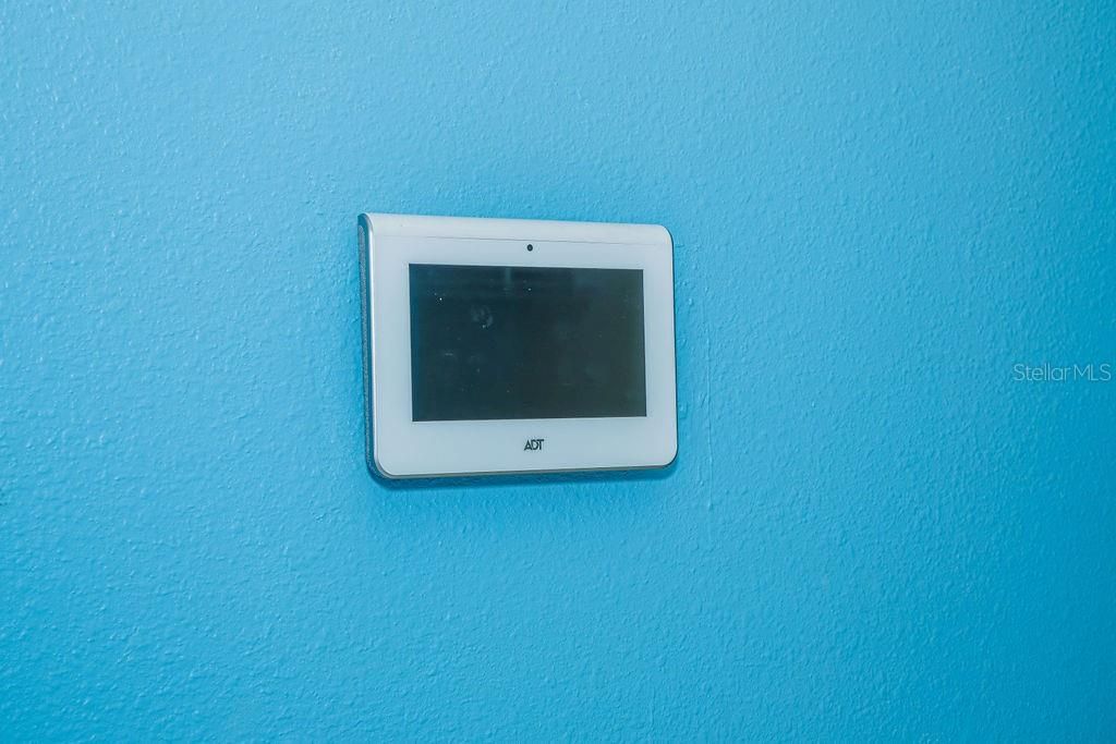 For Sale: $229,900 (2 beds, 2 baths, 1321 Square Feet)