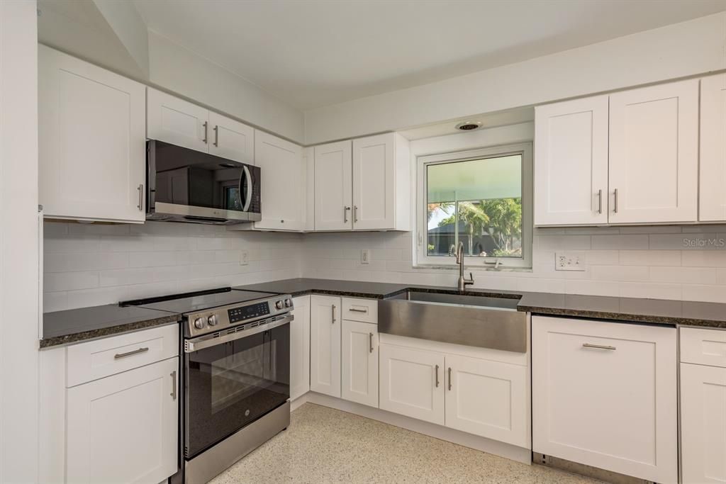 На продажу: $1,175,000 (4 спален, 3 ванн, 2028 Квадратных фут)