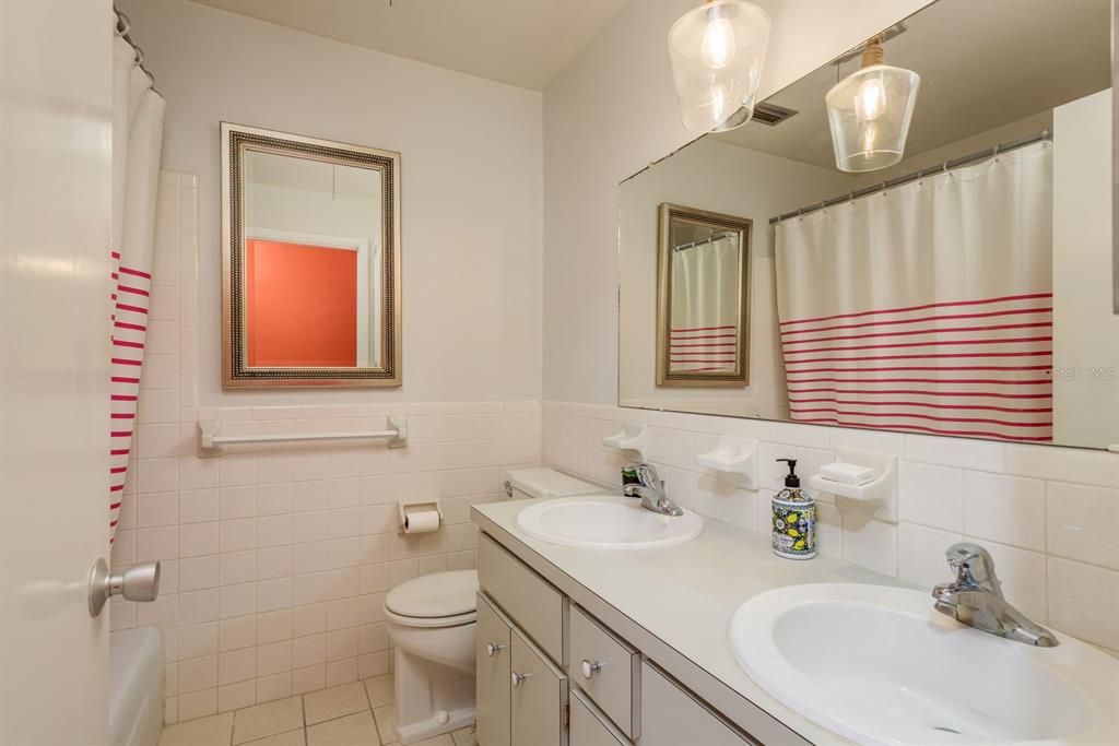 На продажу: $1,175,000 (4 спален, 3 ванн, 2028 Квадратных фут)