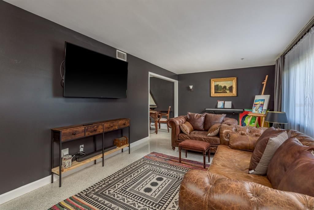 На продажу: $1,175,000 (4 спален, 3 ванн, 2028 Квадратных фут)