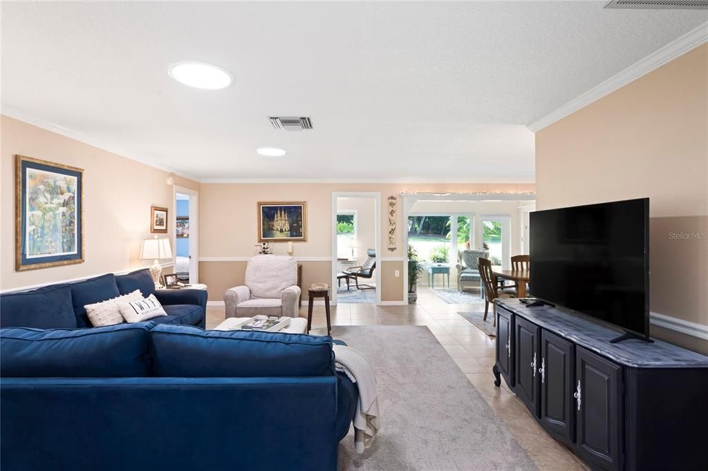 For Sale: $378,000 (2 beds, 2 baths, 1752 Square Feet)