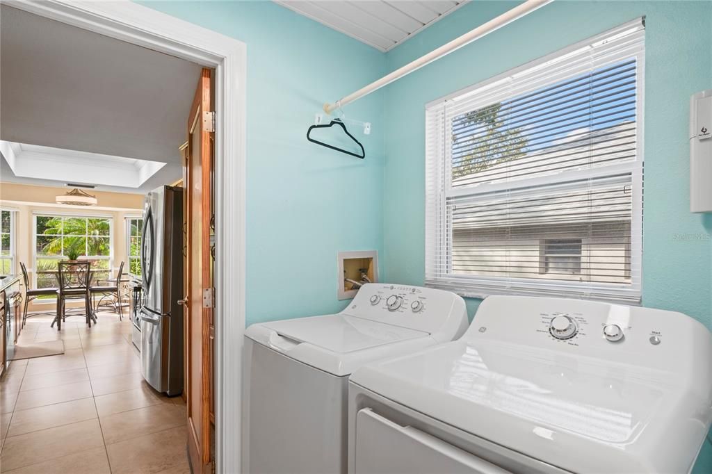 For Sale: $378,000 (2 beds, 2 baths, 1752 Square Feet)