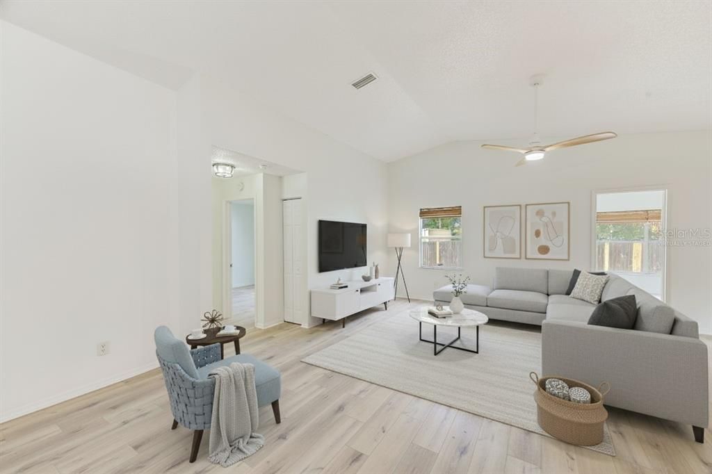 Activo con contrato: $429,900 (5 camas, 2 baños, 2002 Pies cuadrados)