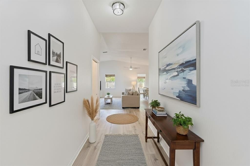 Activo con contrato: $429,900 (5 camas, 2 baños, 2002 Pies cuadrados)