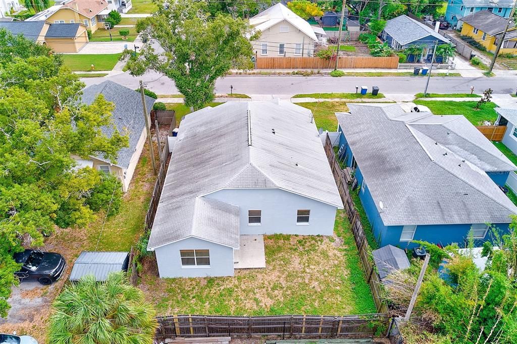 Activo con contrato: $429,900 (5 camas, 2 baños, 2002 Pies cuadrados)