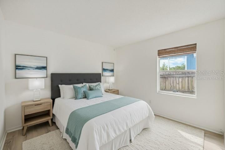 Activo con contrato: $429,900 (5 camas, 2 baños, 2002 Pies cuadrados)