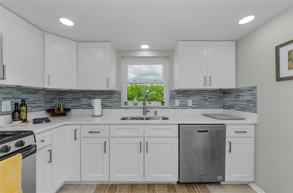 Active With Contract: $3,500 (2 beds, 2 baths, 1379 Square Feet)