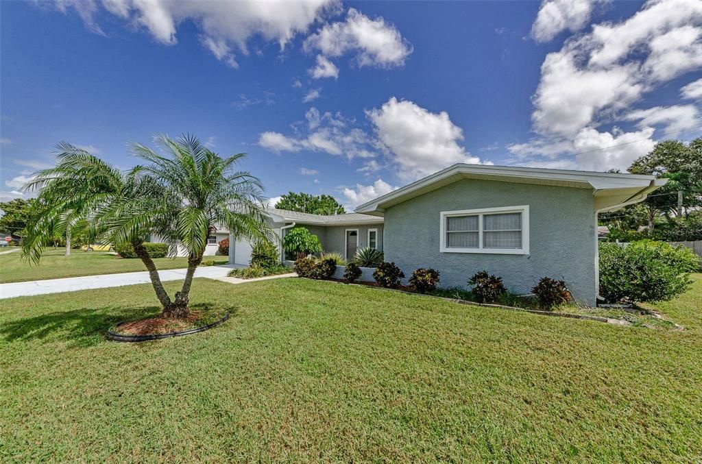 Active With Contract: $3,500 (2 beds, 2 baths, 1379 Square Feet)