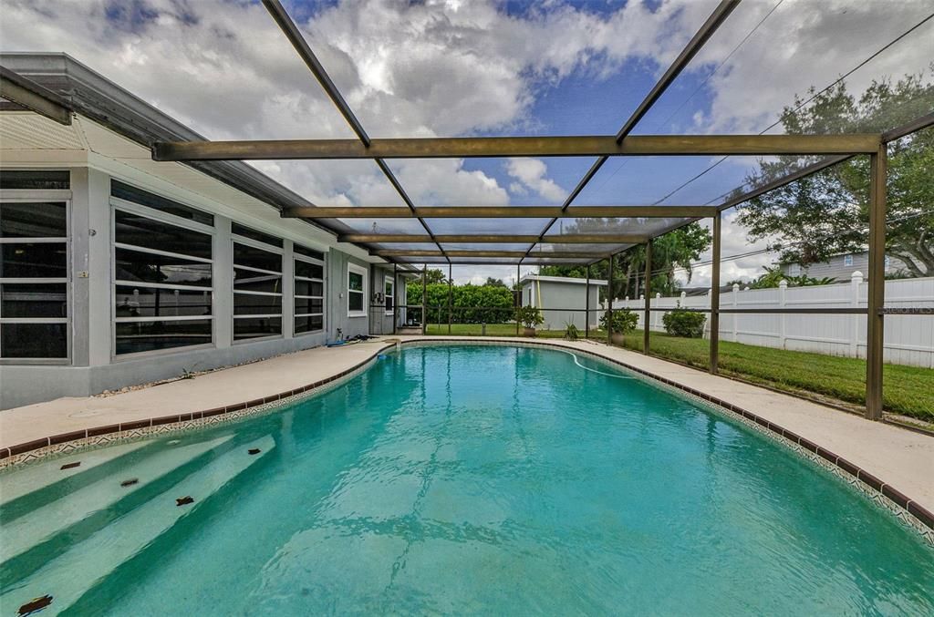 Active With Contract: $3,500 (2 beds, 2 baths, 1379 Square Feet)