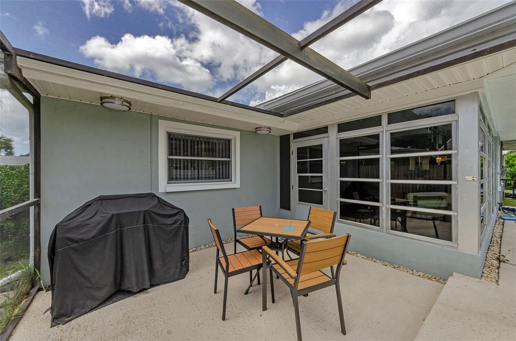 Active With Contract: $3,500 (2 beds, 2 baths, 1379 Square Feet)