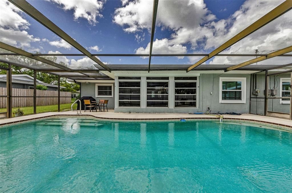 Active With Contract: $3,500 (2 beds, 2 baths, 1379 Square Feet)