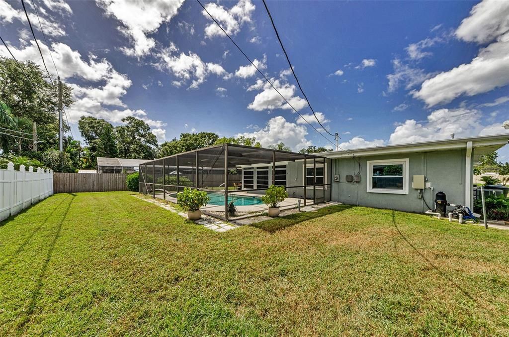 Active With Contract: $3,500 (2 beds, 2 baths, 1379 Square Feet)