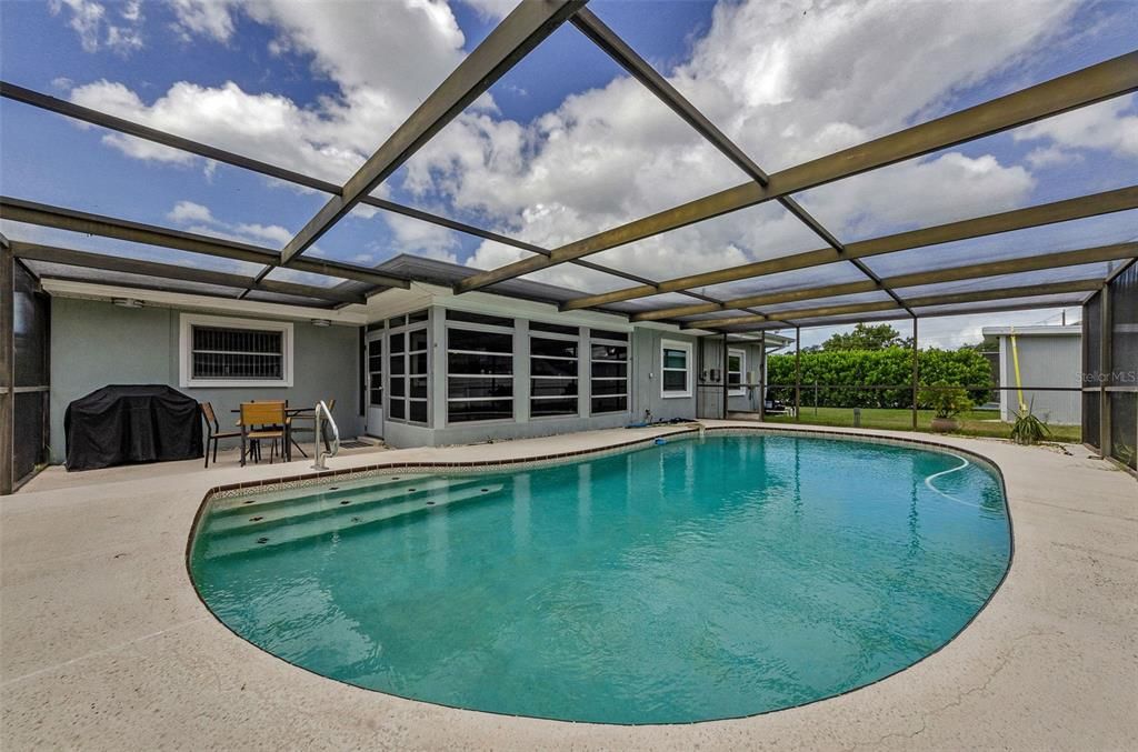 Active With Contract: $3,500 (2 beds, 2 baths, 1379 Square Feet)