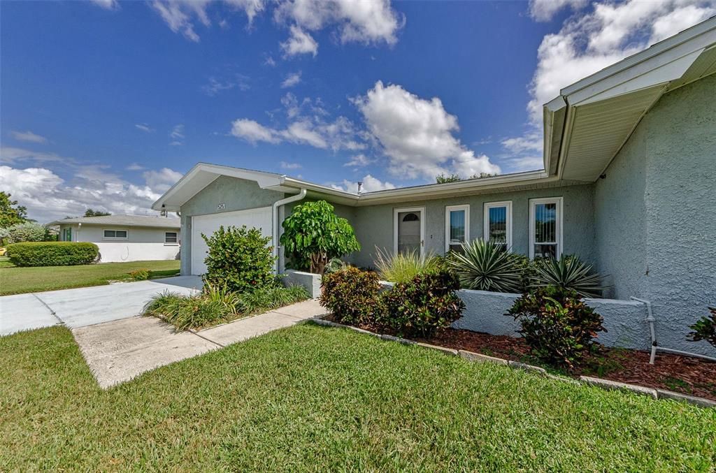 Active With Contract: $3,500 (2 beds, 2 baths, 1379 Square Feet)