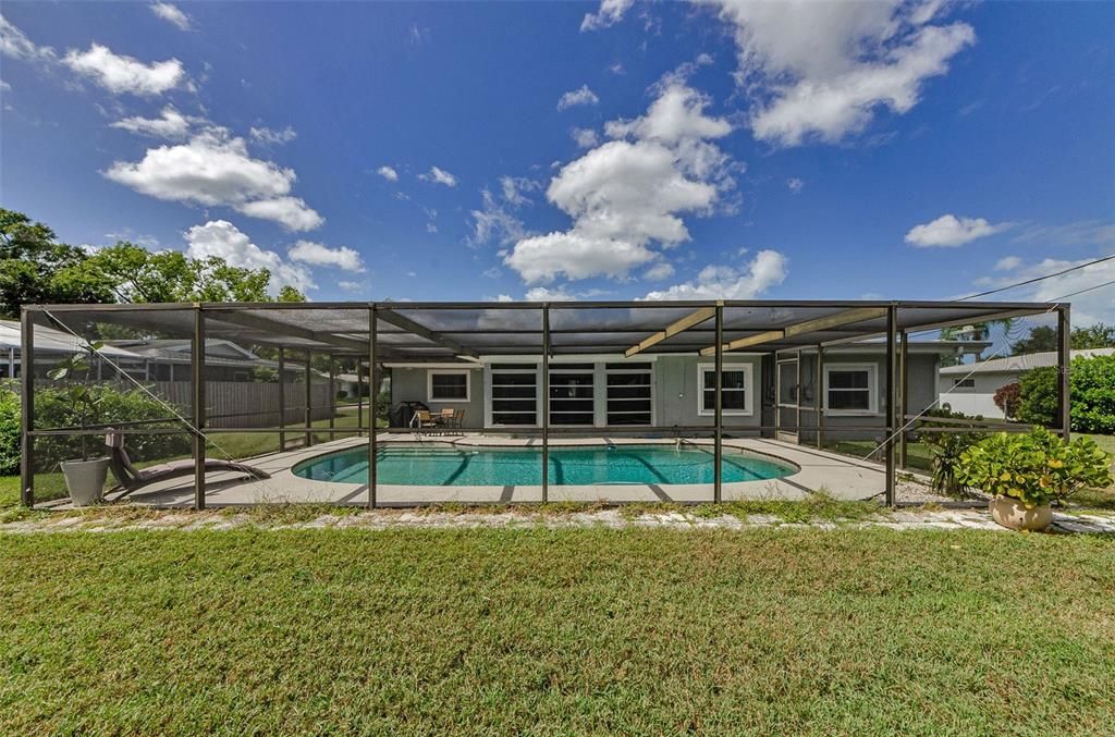 Active With Contract: $3,500 (2 beds, 2 baths, 1379 Square Feet)