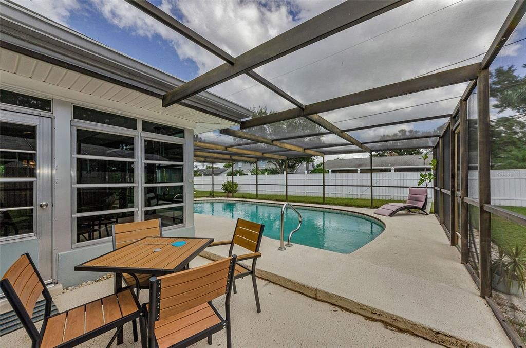 Active With Contract: $3,500 (2 beds, 2 baths, 1379 Square Feet)