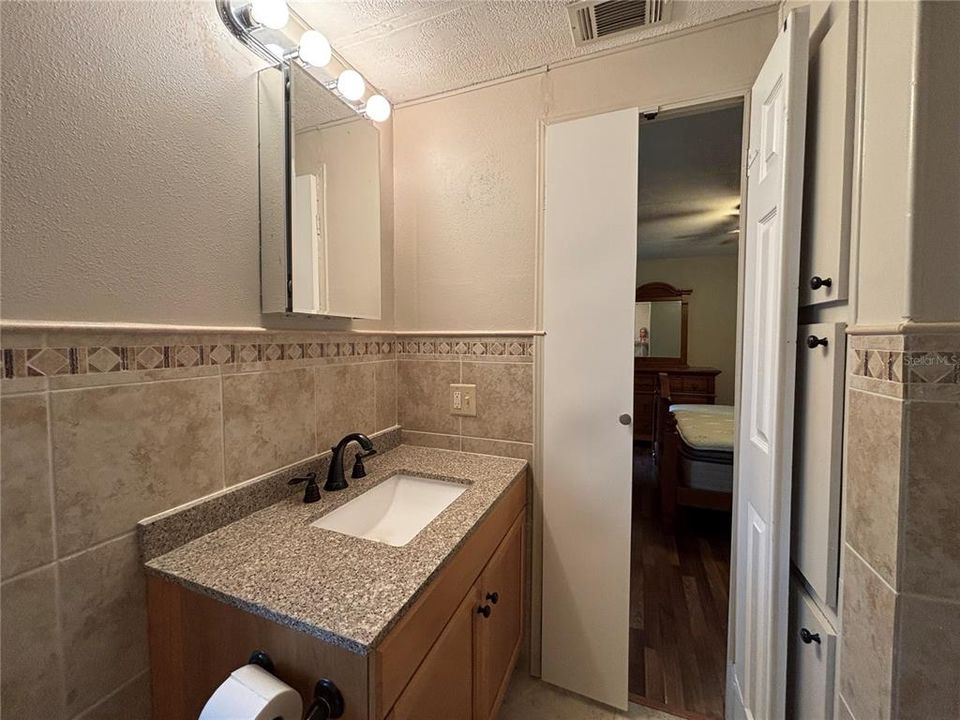 待售: $149,000 (2 贝兹, 2 浴室, 1024 平方英尺)