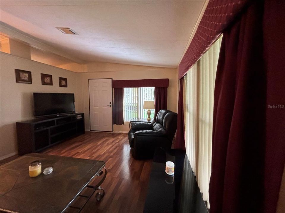 待售: $149,000 (2 贝兹, 2 浴室, 1024 平方英尺)