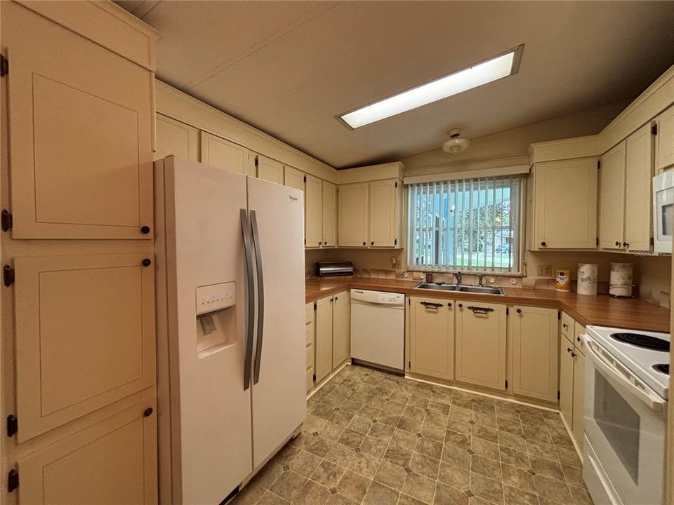 待售: $149,000 (2 贝兹, 2 浴室, 1024 平方英尺)