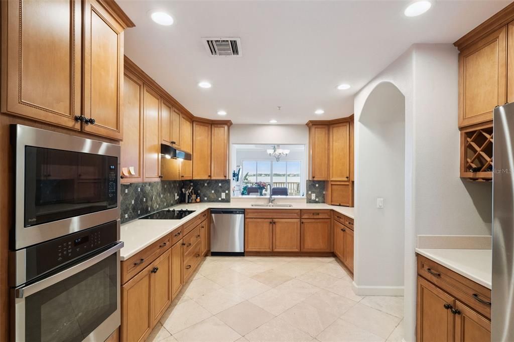 На продажу: $465,000 (2 спален, 2 ванн, 1824 Квадратных фут)