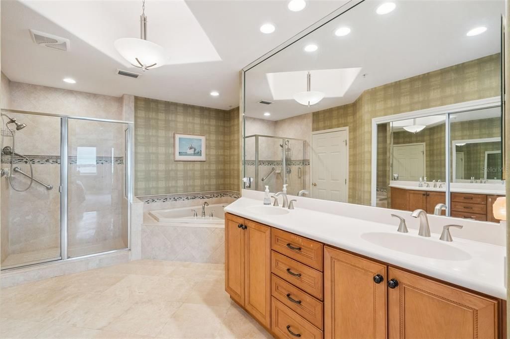 На продажу: $465,000 (2 спален, 2 ванн, 1824 Квадратных фут)