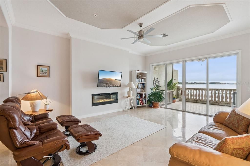 На продажу: $465,000 (2 спален, 2 ванн, 1824 Квадратных фут)