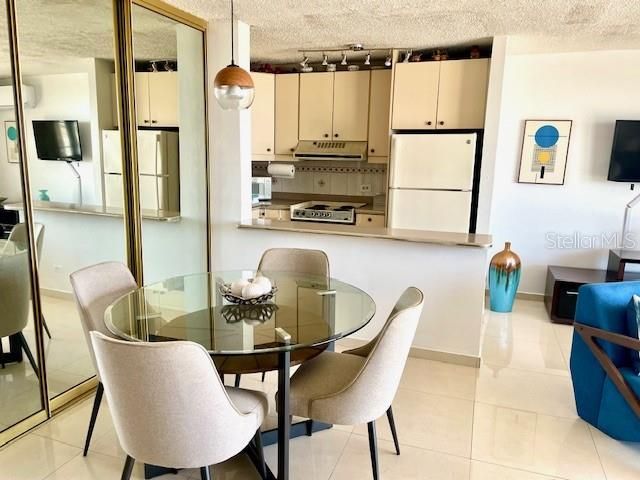 Под контрактом: $335,000 (1 спален, 10 ванн, 770 Квадратных фут)