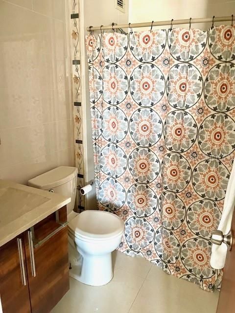 Под контрактом: $335,000 (1 спален, 10 ванн, 770 Квадратных фут)