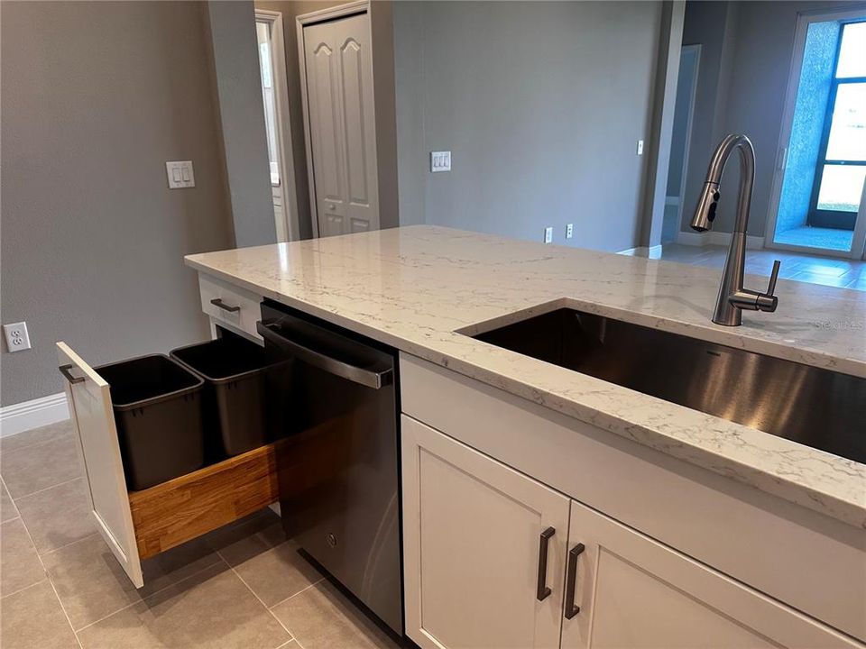 В аренду: $2,400 (2 спален, 2 ванн, 1395 Квадратных фут)