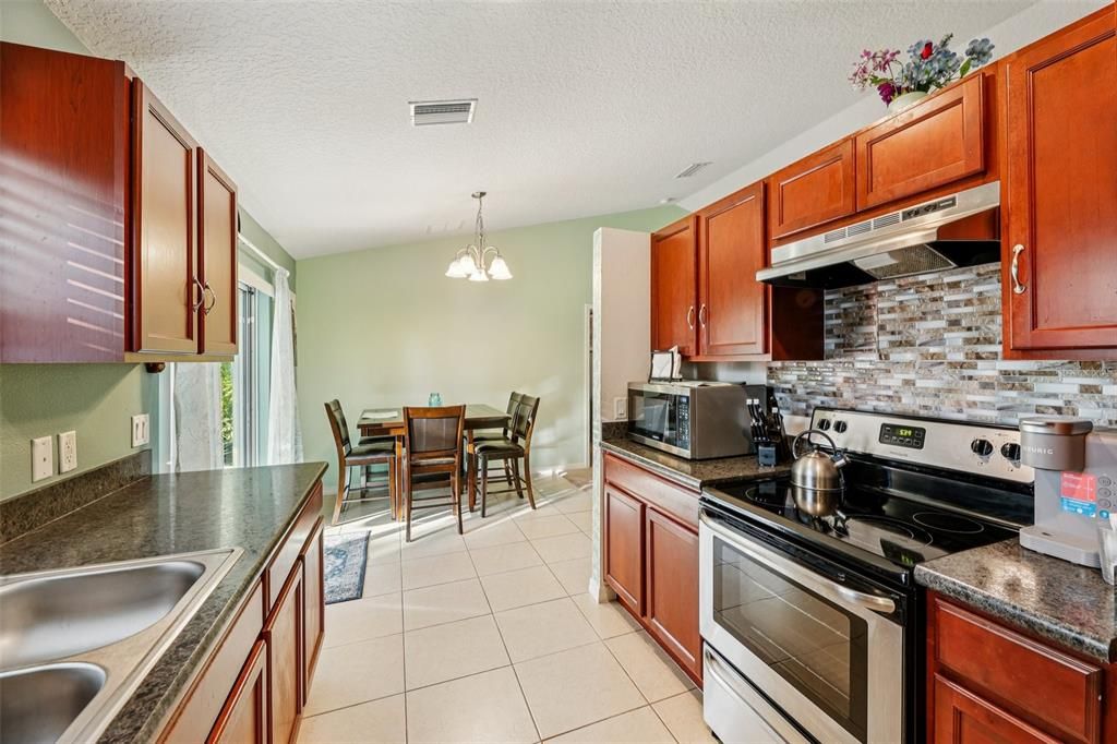 For Sale: $334,999 (4 beds, 2 baths, 1402 Square Feet)