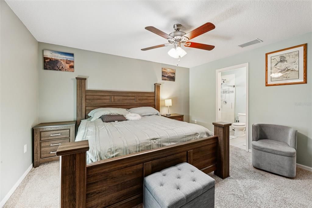 For Sale: $334,999 (4 beds, 2 baths, 1402 Square Feet)