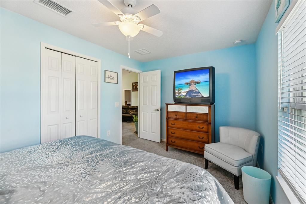 For Sale: $334,999 (4 beds, 2 baths, 1402 Square Feet)