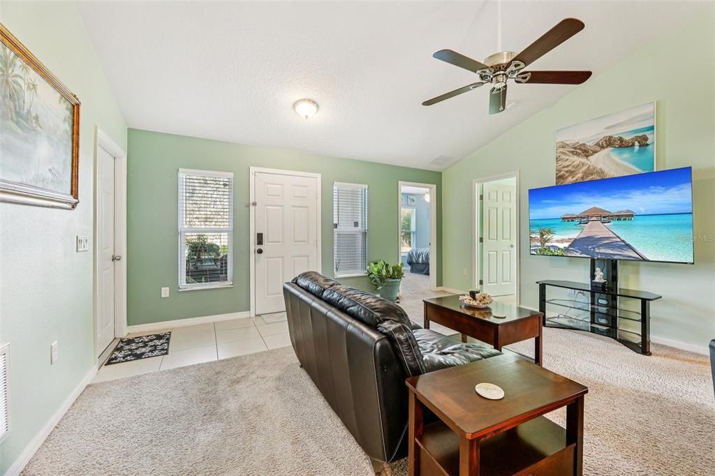 For Sale: $334,999 (4 beds, 2 baths, 1402 Square Feet)