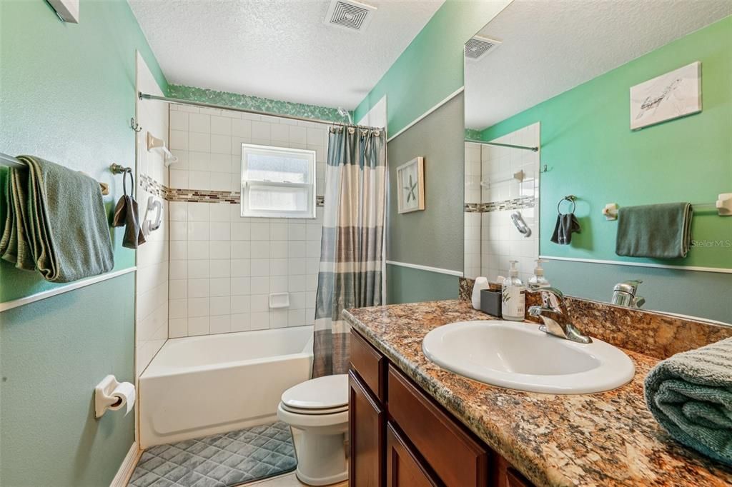 For Sale: $334,999 (4 beds, 2 baths, 1402 Square Feet)