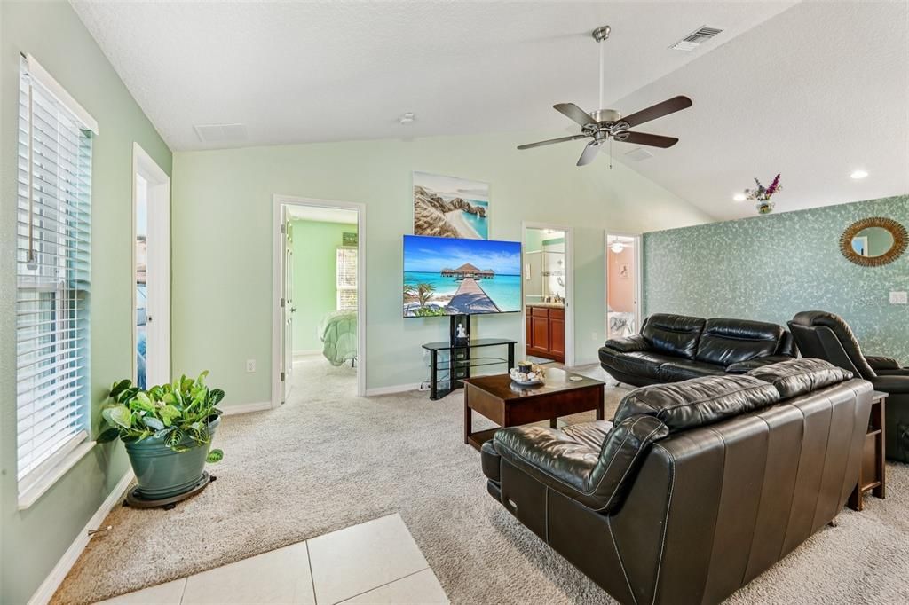 For Sale: $334,999 (4 beds, 2 baths, 1402 Square Feet)