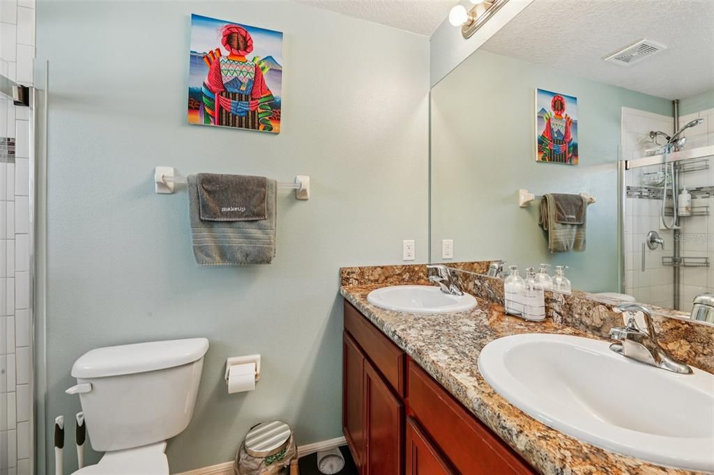 For Sale: $334,999 (4 beds, 2 baths, 1402 Square Feet)