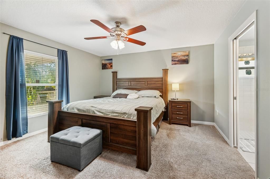 For Sale: $334,999 (4 beds, 2 baths, 1402 Square Feet)