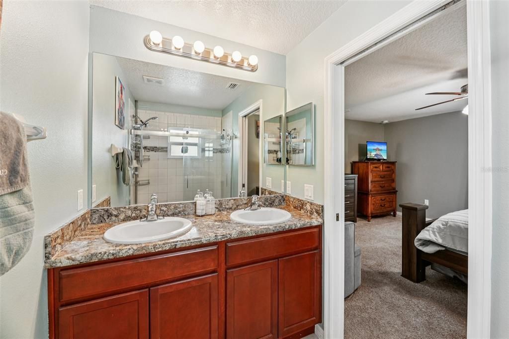 For Sale: $334,999 (4 beds, 2 baths, 1402 Square Feet)