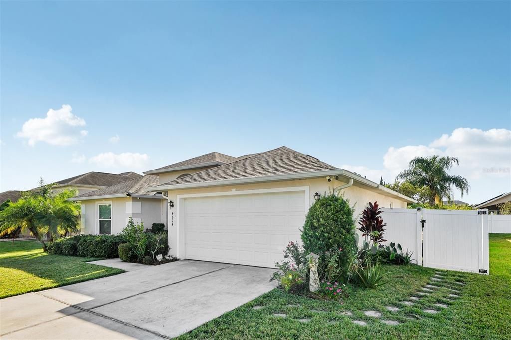 For Sale: $334,999 (4 beds, 2 baths, 1402 Square Feet)