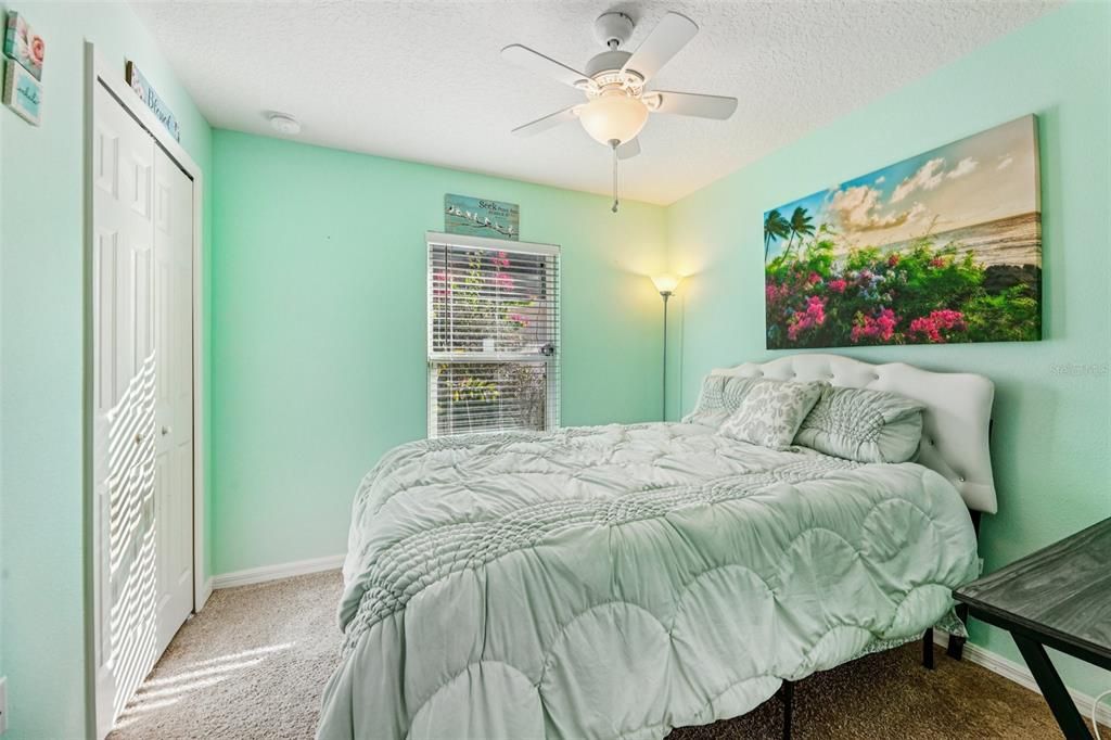 For Sale: $334,999 (4 beds, 2 baths, 1402 Square Feet)