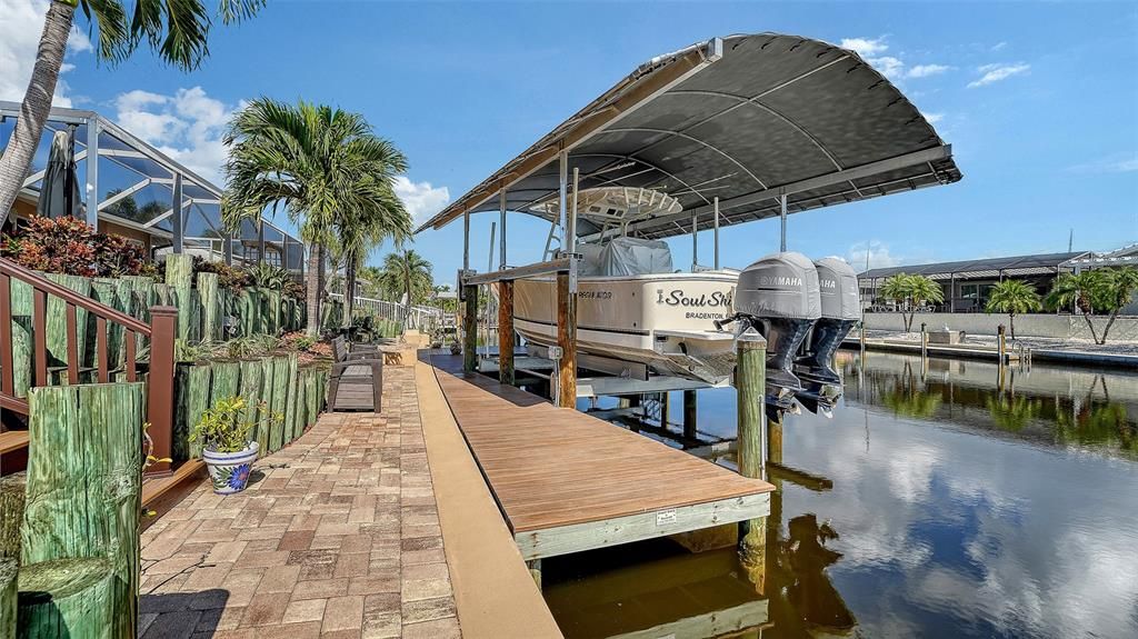 Под контрактом: $1,185,500 (3 спален, 2 ванн, 2119 Квадратных фут)