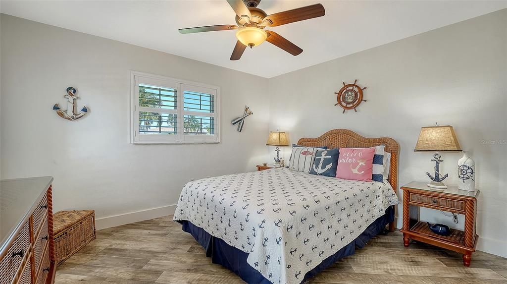 Под контрактом: $1,185,500 (3 спален, 2 ванн, 2119 Квадратных фут)