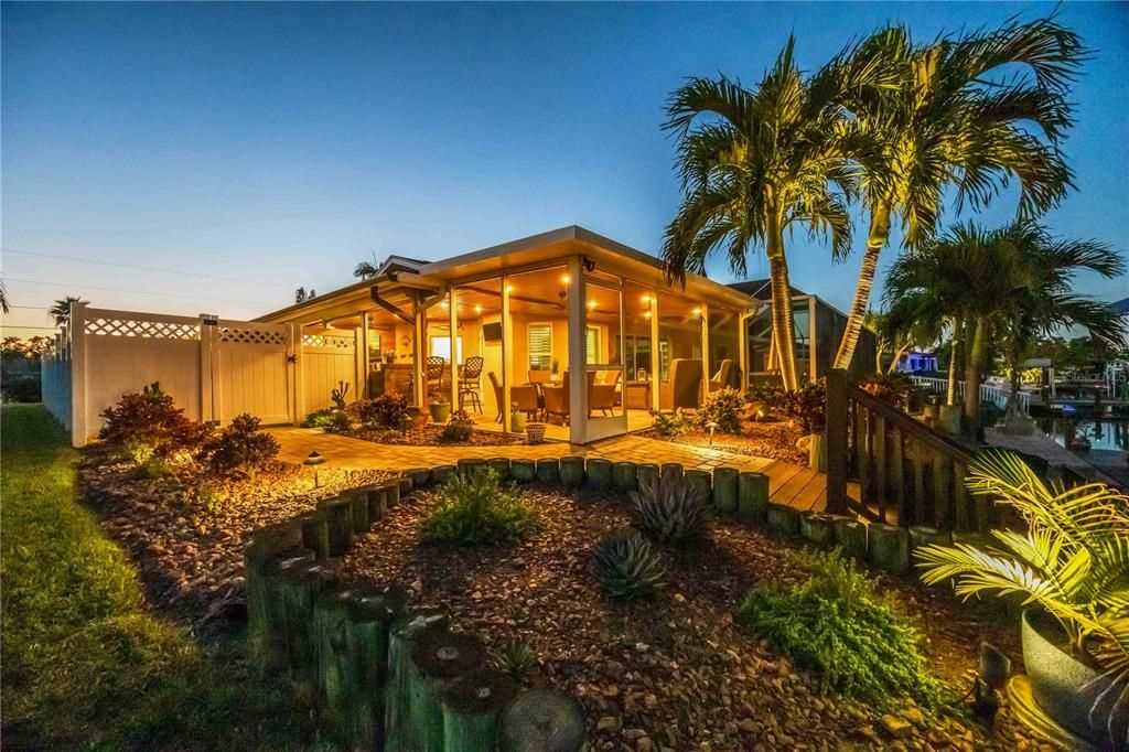 Под контрактом: $1,185,500 (3 спален, 2 ванн, 2119 Квадратных фут)