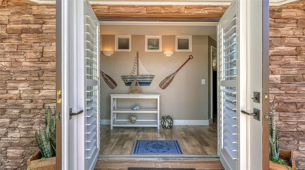 Под контрактом: $1,185,500 (3 спален, 2 ванн, 2119 Квадратных фут)