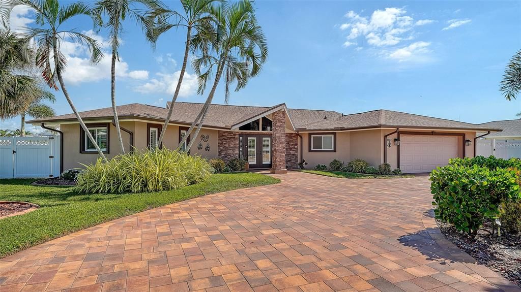 Под контрактом: $1,185,500 (3 спален, 2 ванн, 2119 Квадратных фут)