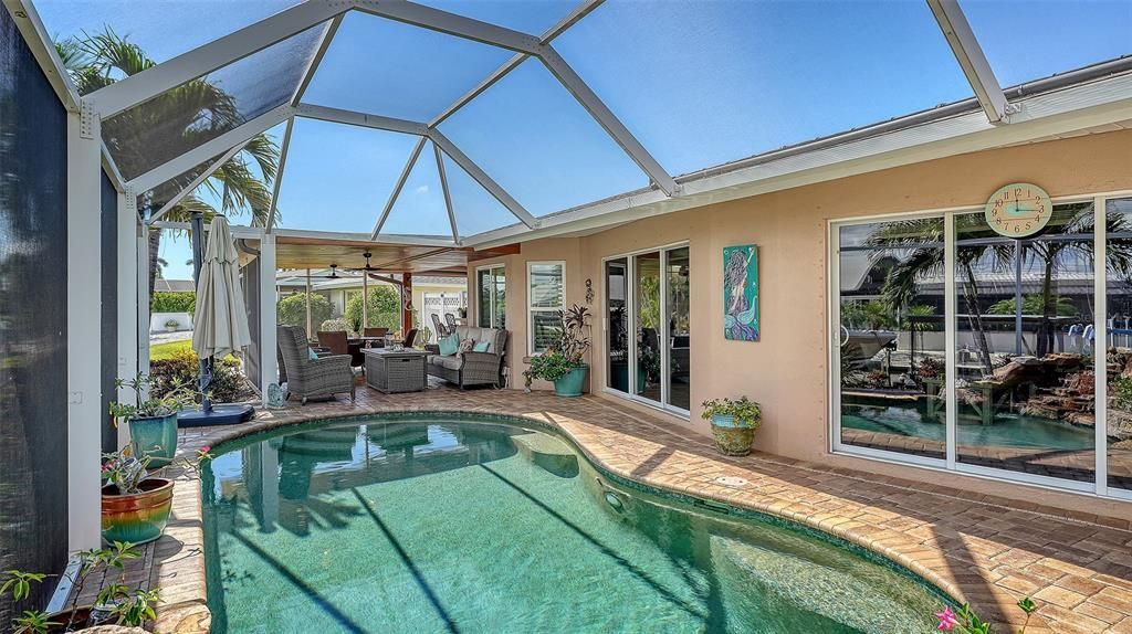 Под контрактом: $1,185,500 (3 спален, 2 ванн, 2119 Квадратных фут)